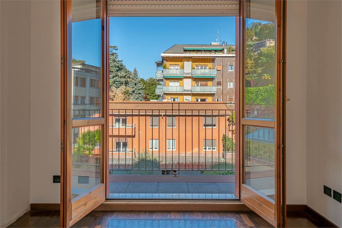 COMO BORGOVICO quattrolocali in affitto