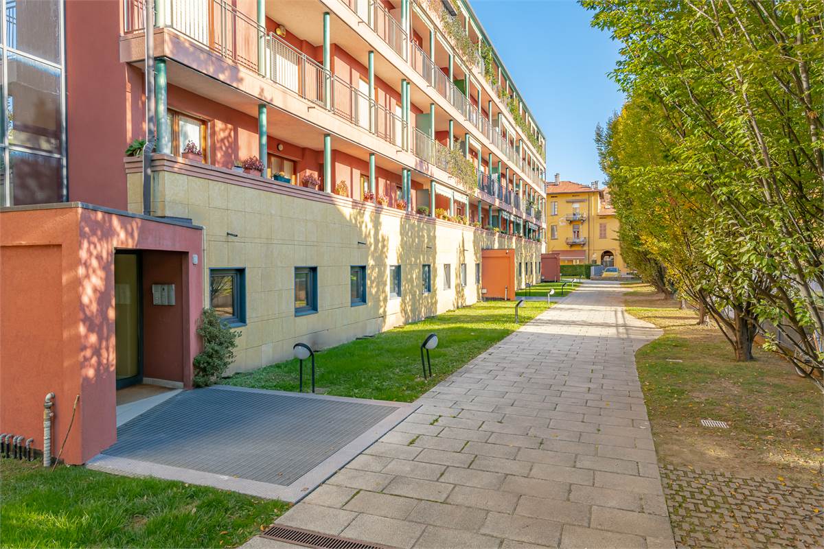 COMO BORGOVICO quattrolocali in affitto