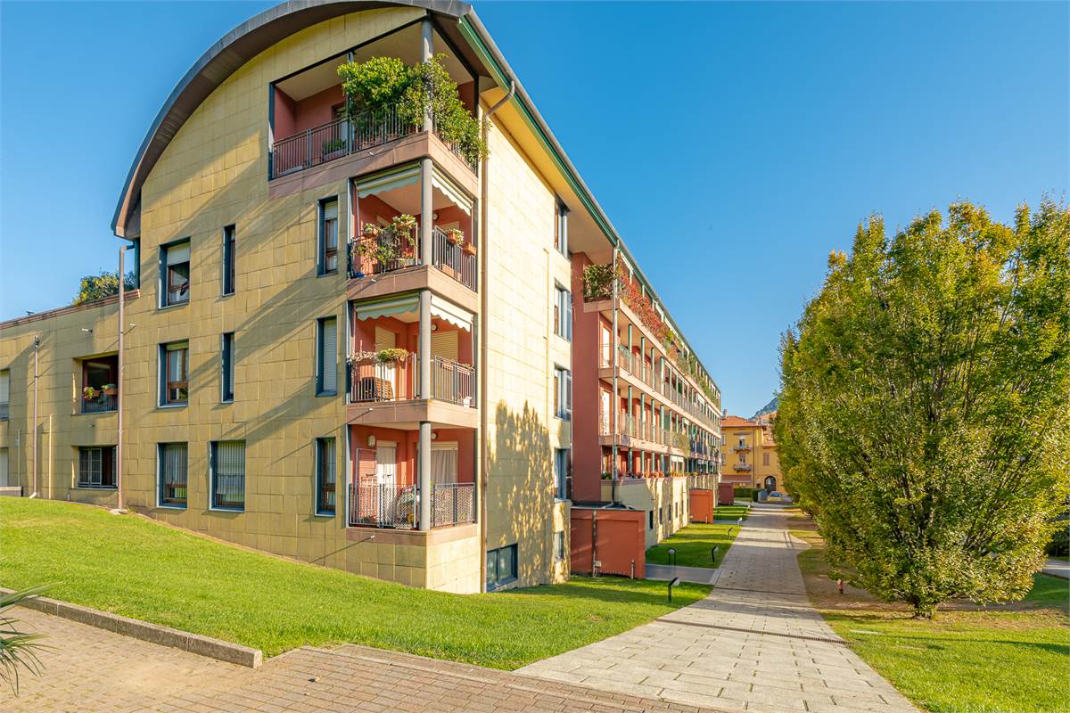 COMO BORGOVICO quattrolocali in affitto