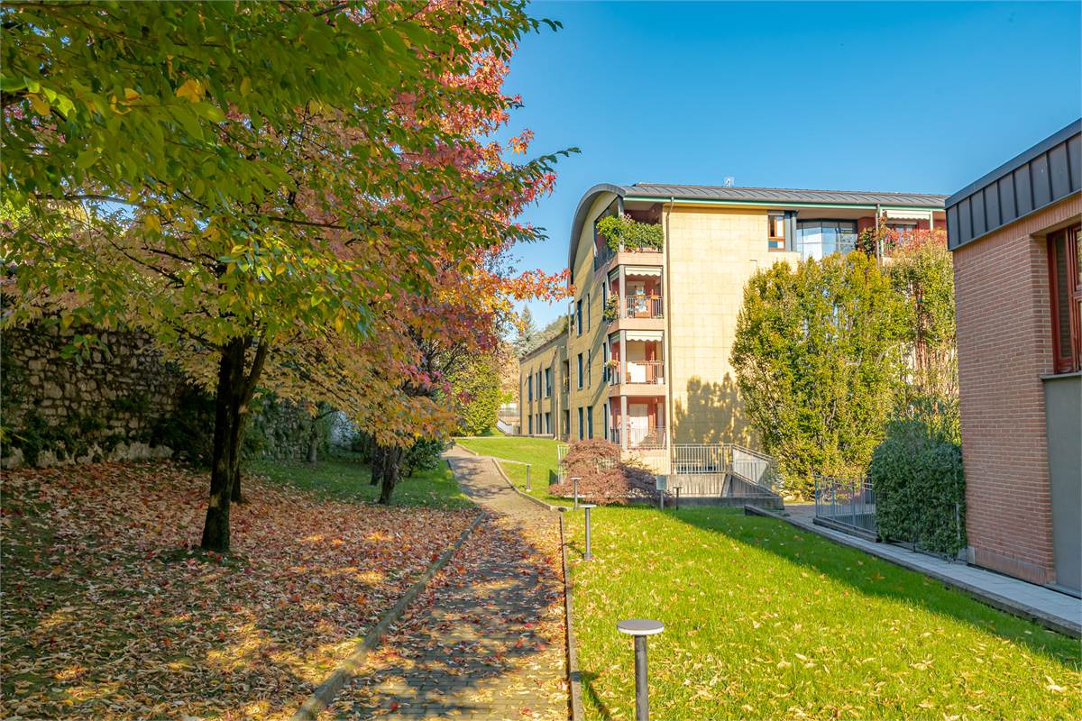 COMO BORGOVICO quattrolocali in affitto