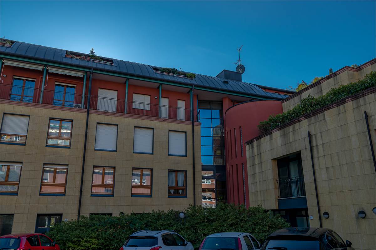 COMO BORGOVICO quattrolocali in affitto