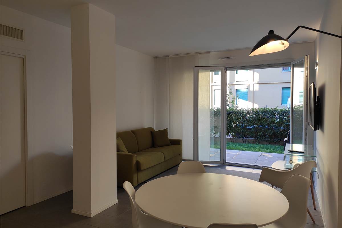 CERNOBBIO bilocale in affitto con giardino