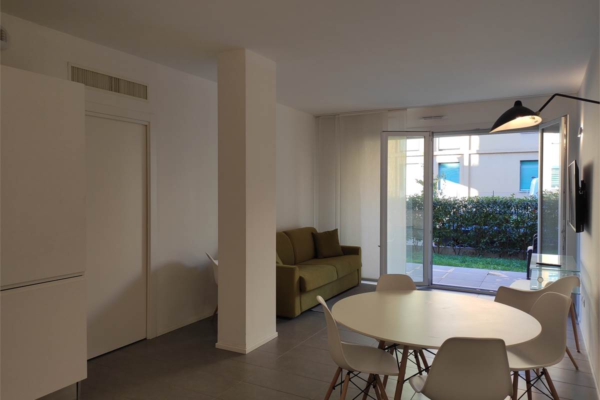 CERNOBBIO bilocale in affitto con giardino