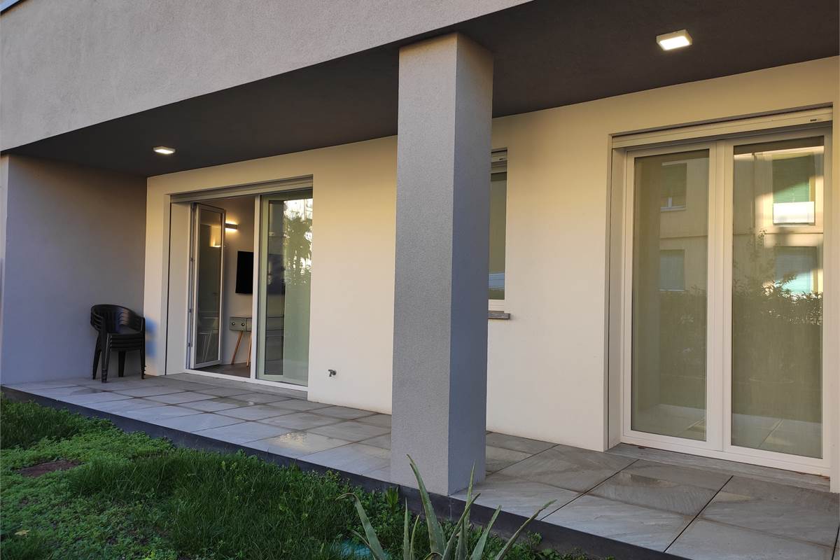 CERNOBBIO bilocale in affitto con giardino