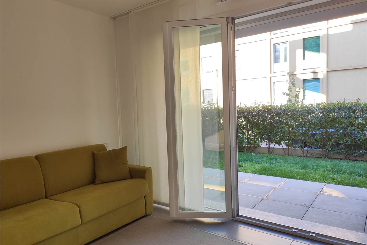 CERNOBBIO bilocale in affitto con giardino