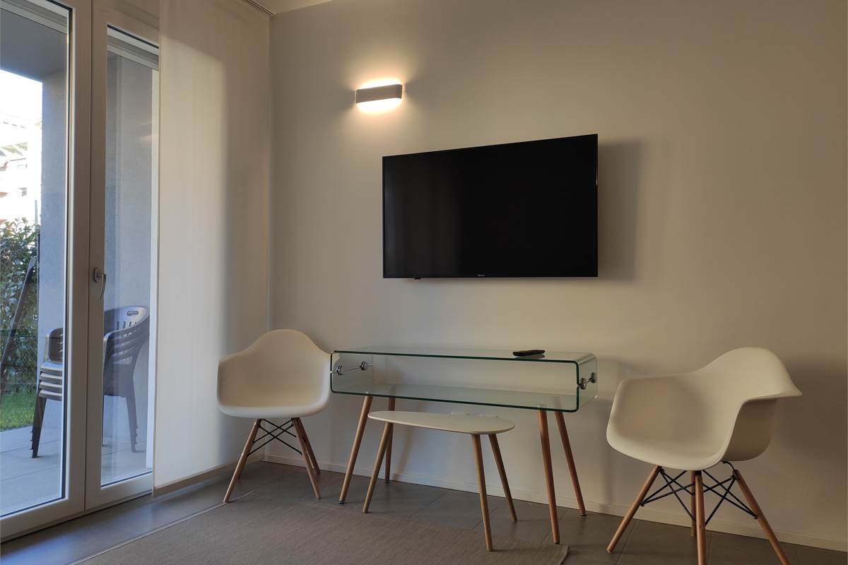 CERNOBBIO bilocale in affitto con giardino