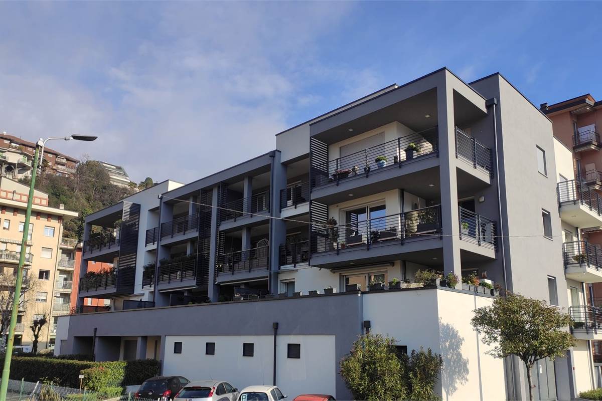 CERNOBBIO bilocale in affitto con giardino