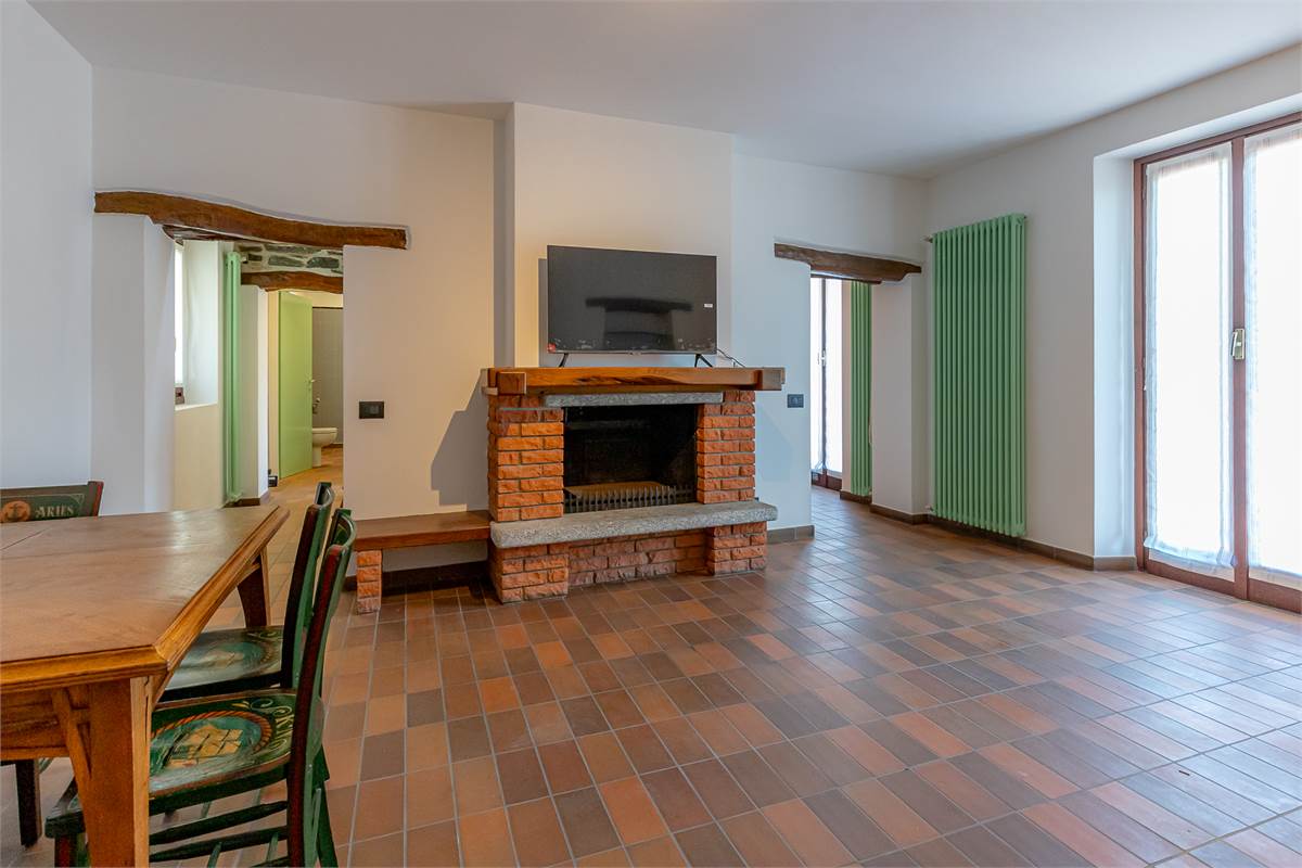 MOLTRASIO bilocale vista lago con terrazzo e box