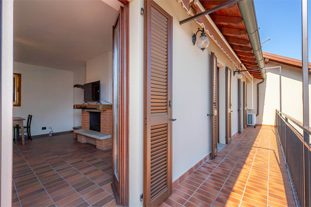 MOLTRASIO bilocale vista lago con terrazzo e box