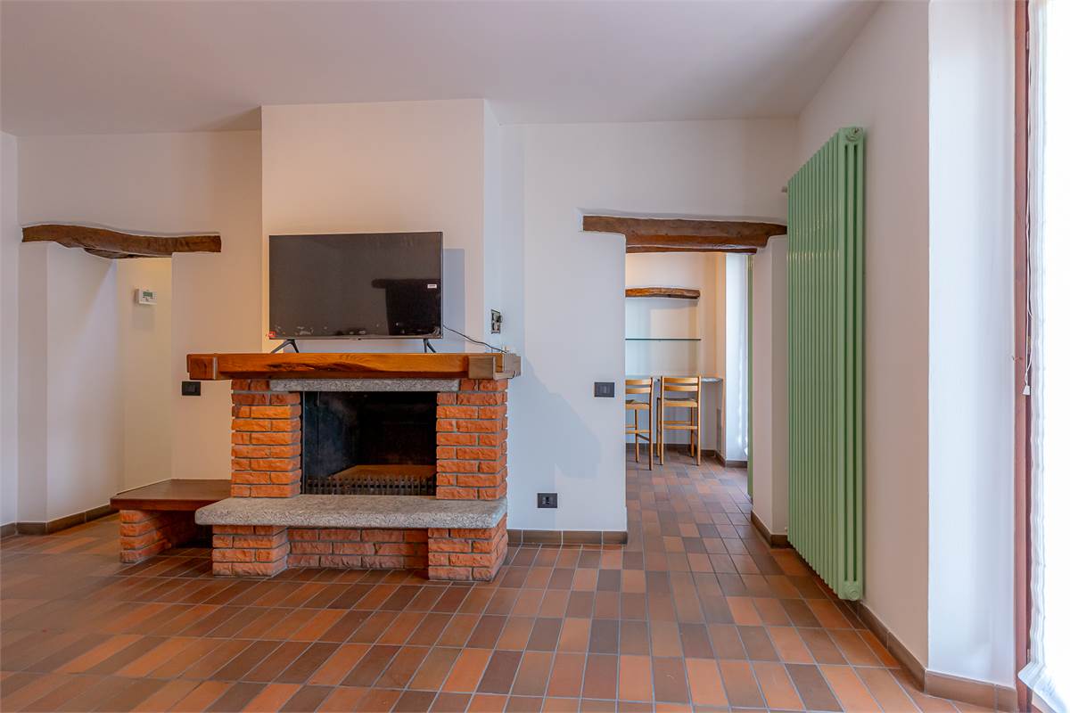 MOLTRASIO bilocale vista lago con terrazzo e box