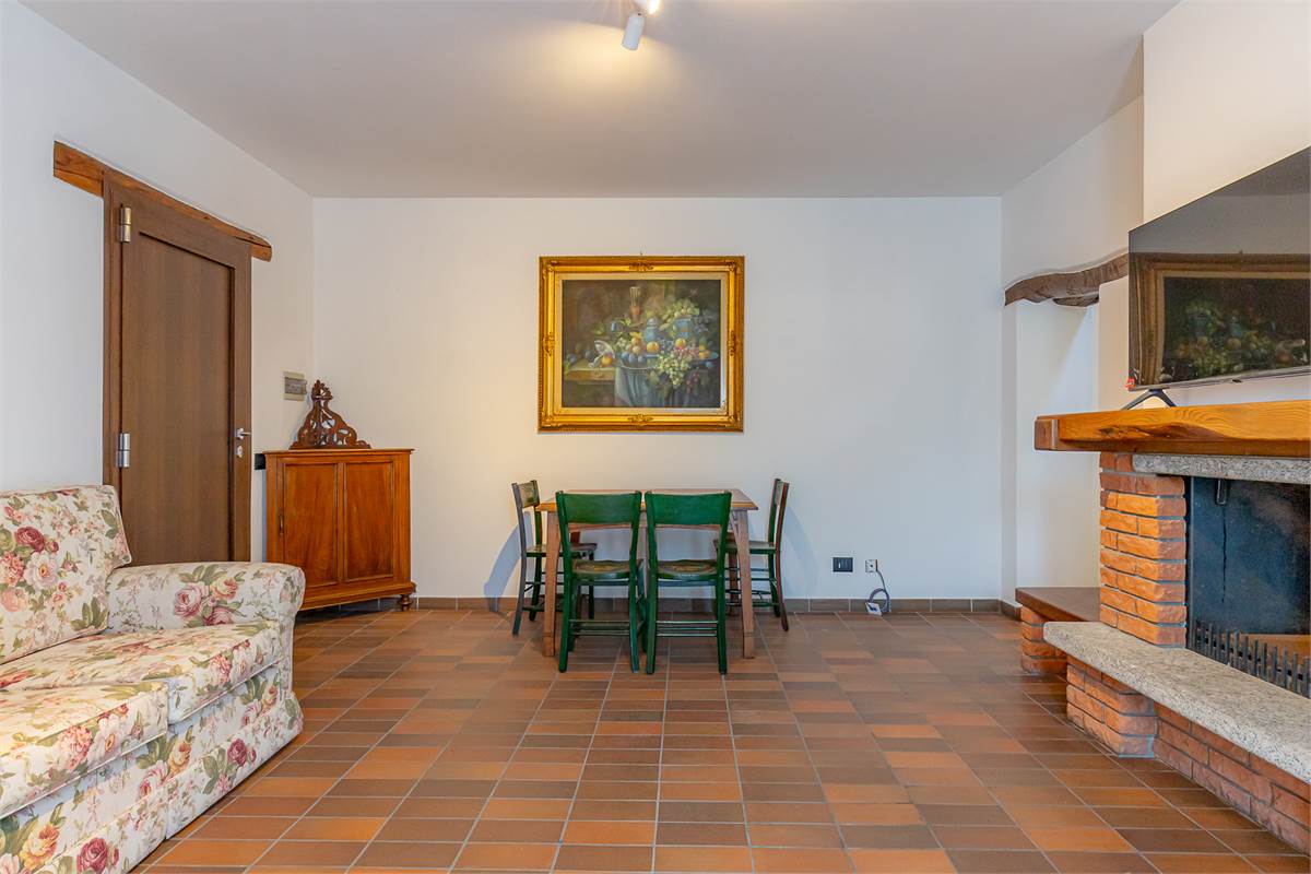 MOLTRASIO bilocale vista lago con terrazzo e box