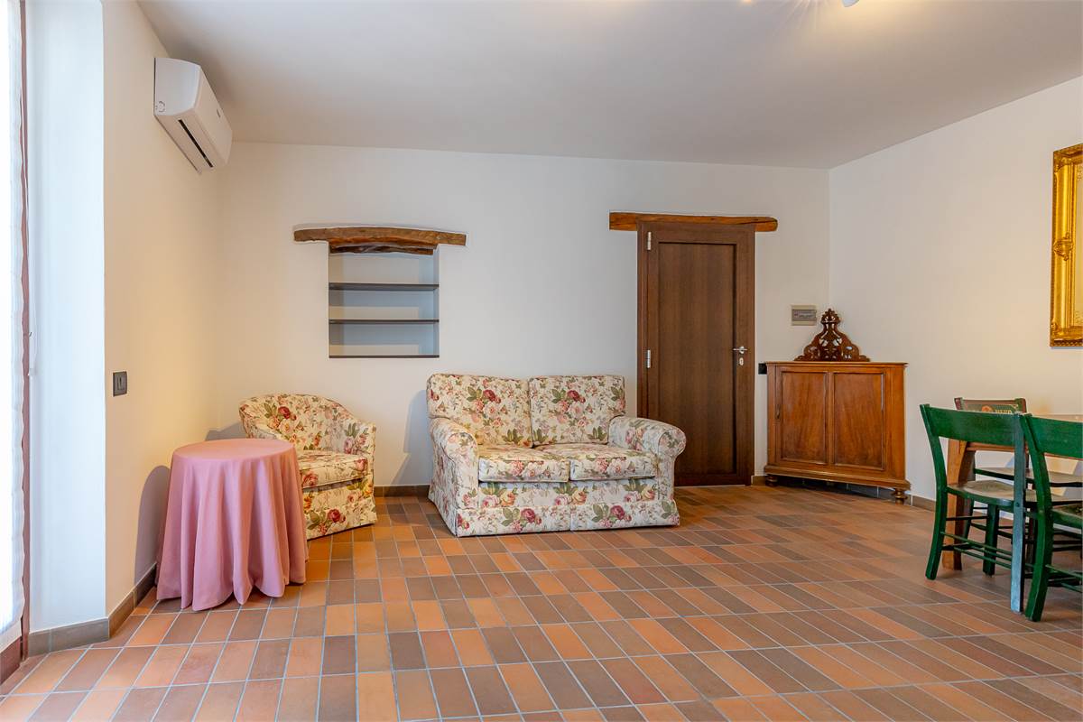 MOLTRASIO bilocale vista lago con terrazzo e box