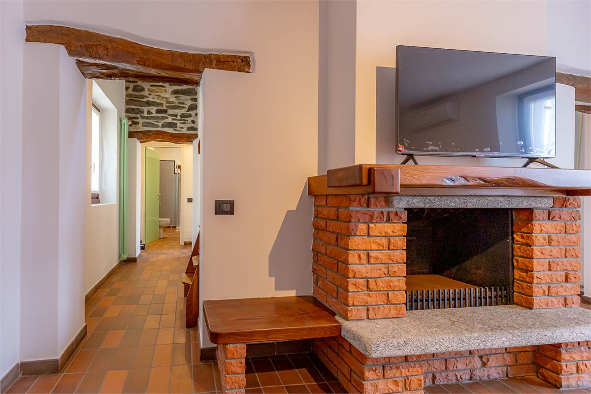 MOLTRASIO bilocale vista lago con terrazzo e box