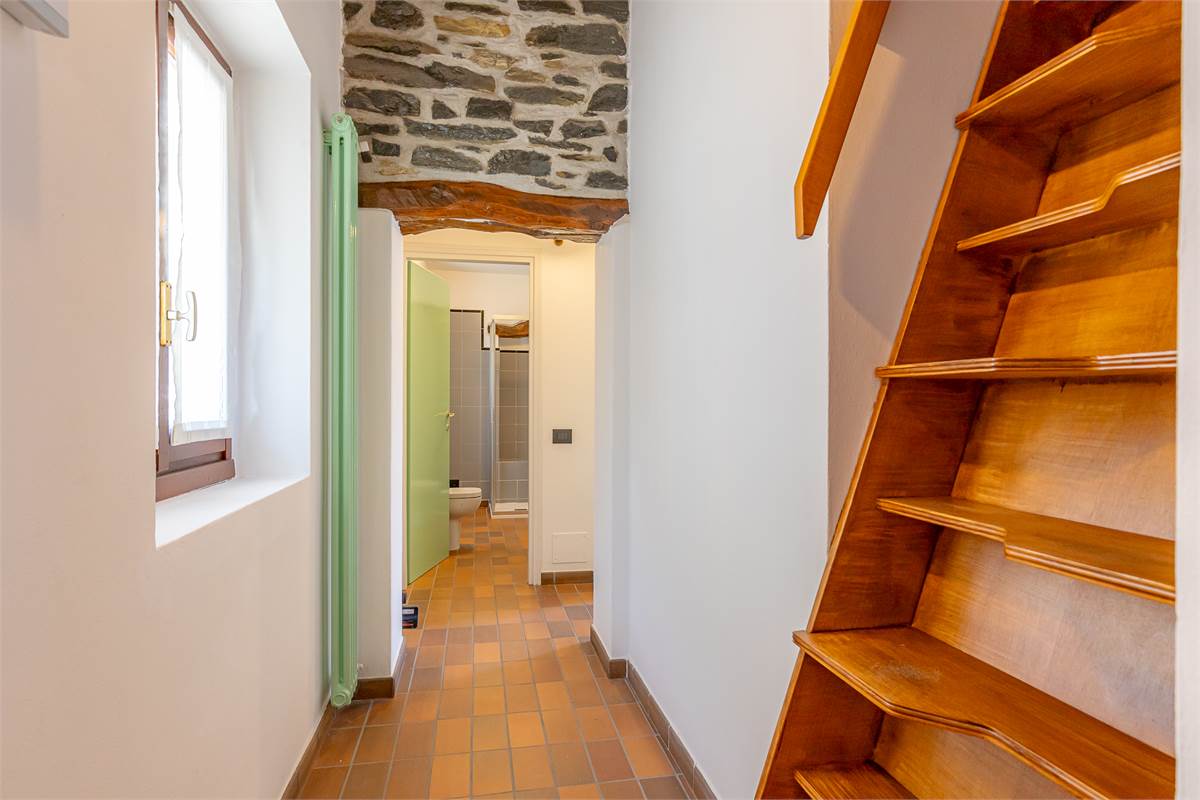 MOLTRASIO bilocale vista lago con terrazzo e box