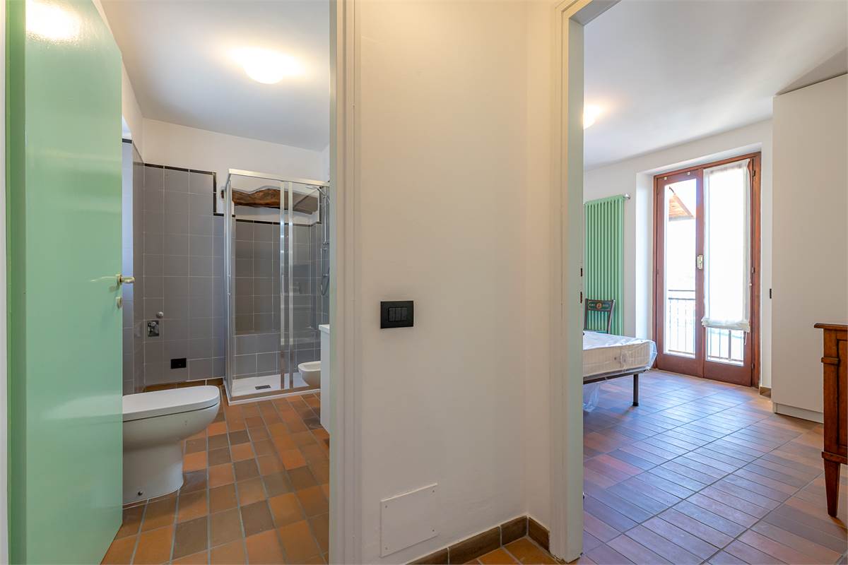 MOLTRASIO bilocale vista lago con terrazzo e box