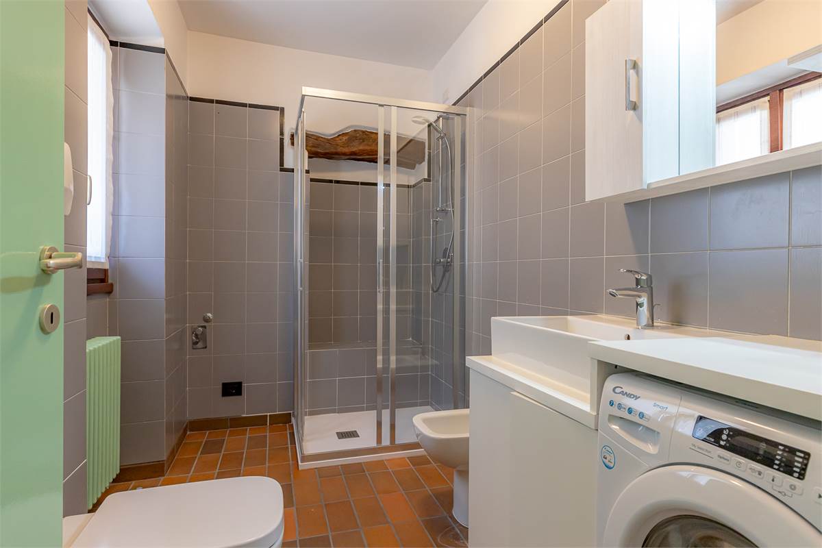 MOLTRASIO bilocale vista lago con terrazzo e box