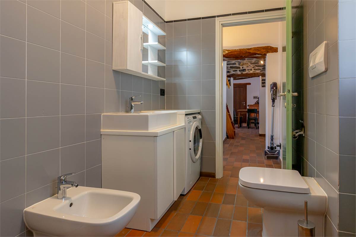 MOLTRASIO bilocale vista lago con terrazzo e box