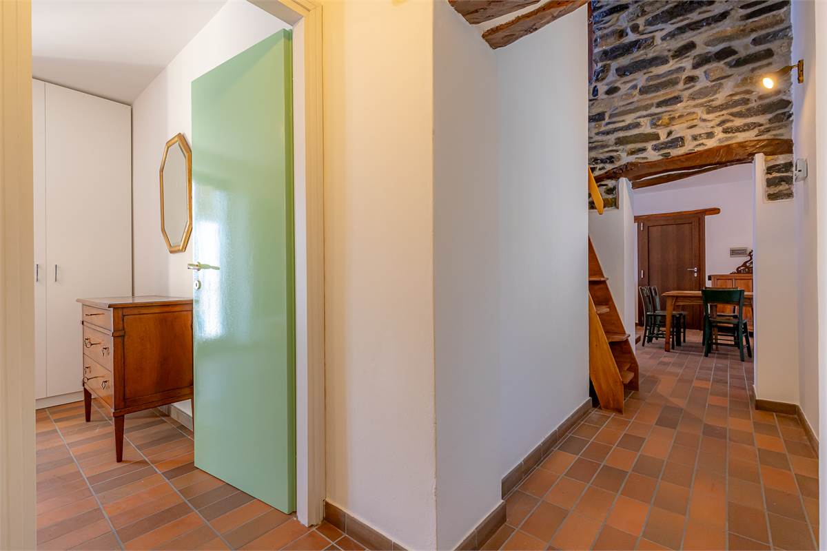 MOLTRASIO bilocale vista lago con terrazzo e box