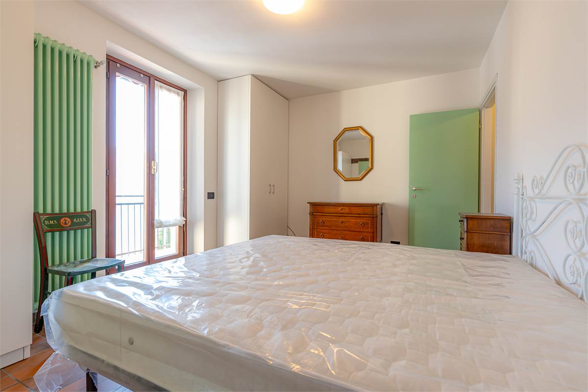 MOLTRASIO bilocale vista lago con terrazzo e box