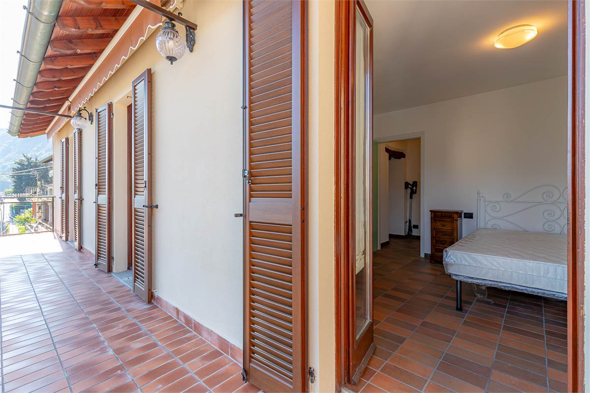 MOLTRASIO bilocale vista lago con terrazzo e box