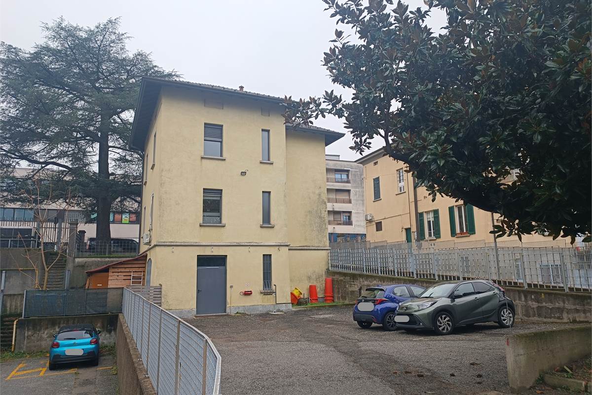 Como Camerlata palazzina uffici in vendita