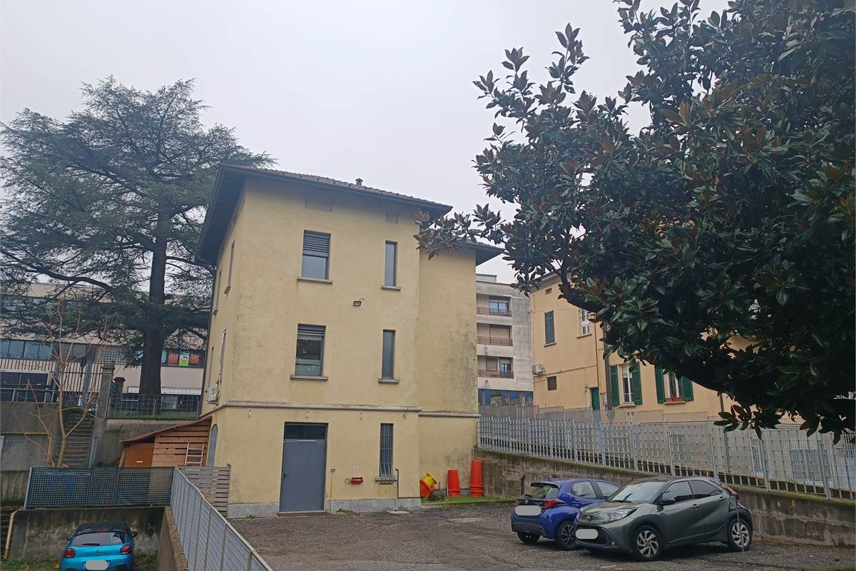 Como Camerlata palazzina uffici in vendita