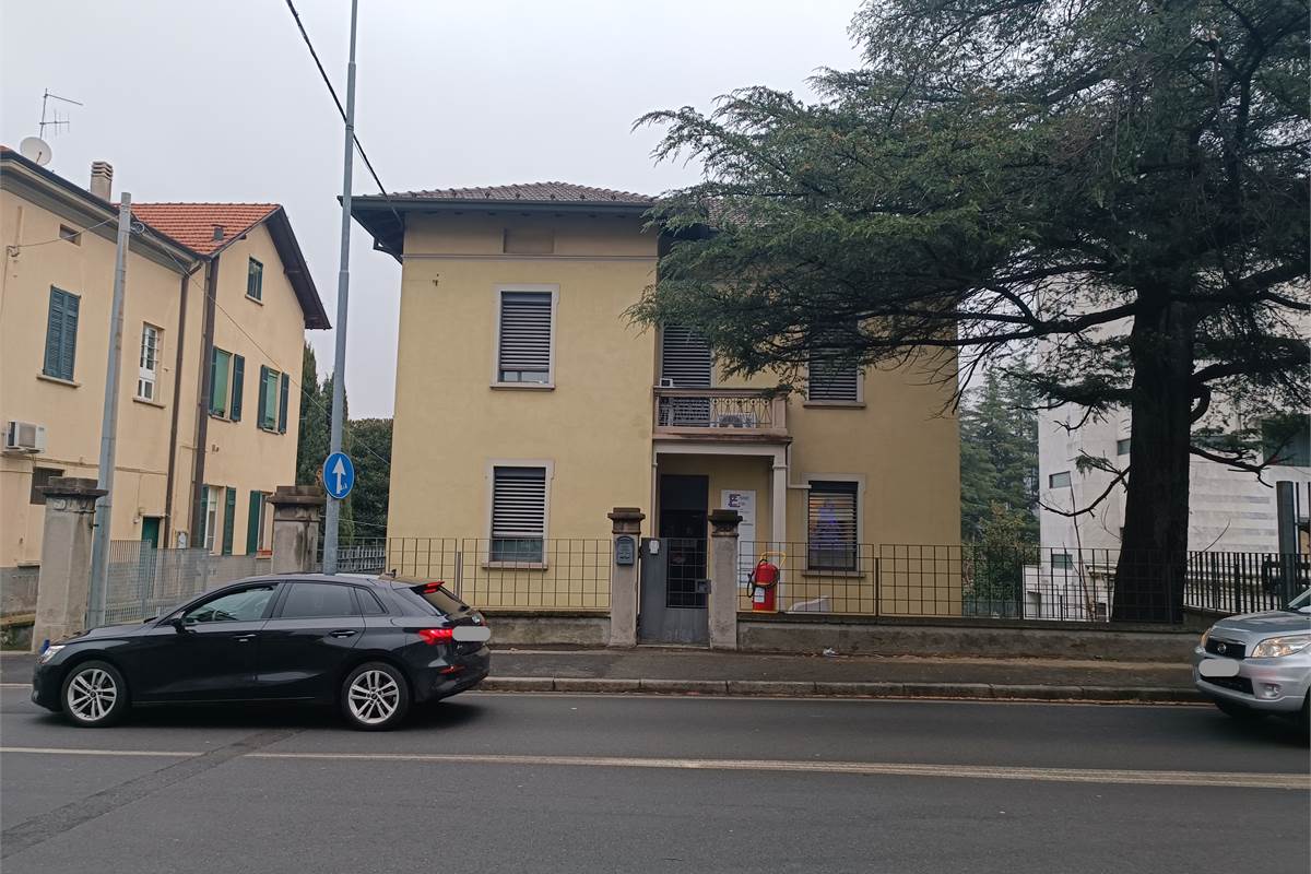 Como Camerlata palazzina uffici in vendita