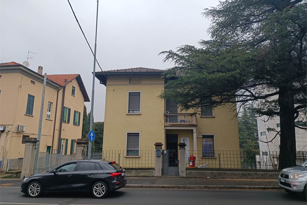 Como Camerlata palazzina uffici in vendita