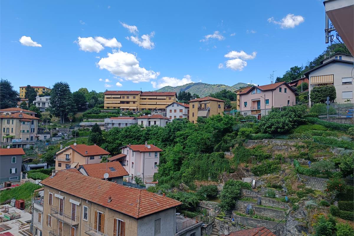 COMO MONTEOLIMPINO bilocale attico in vendita