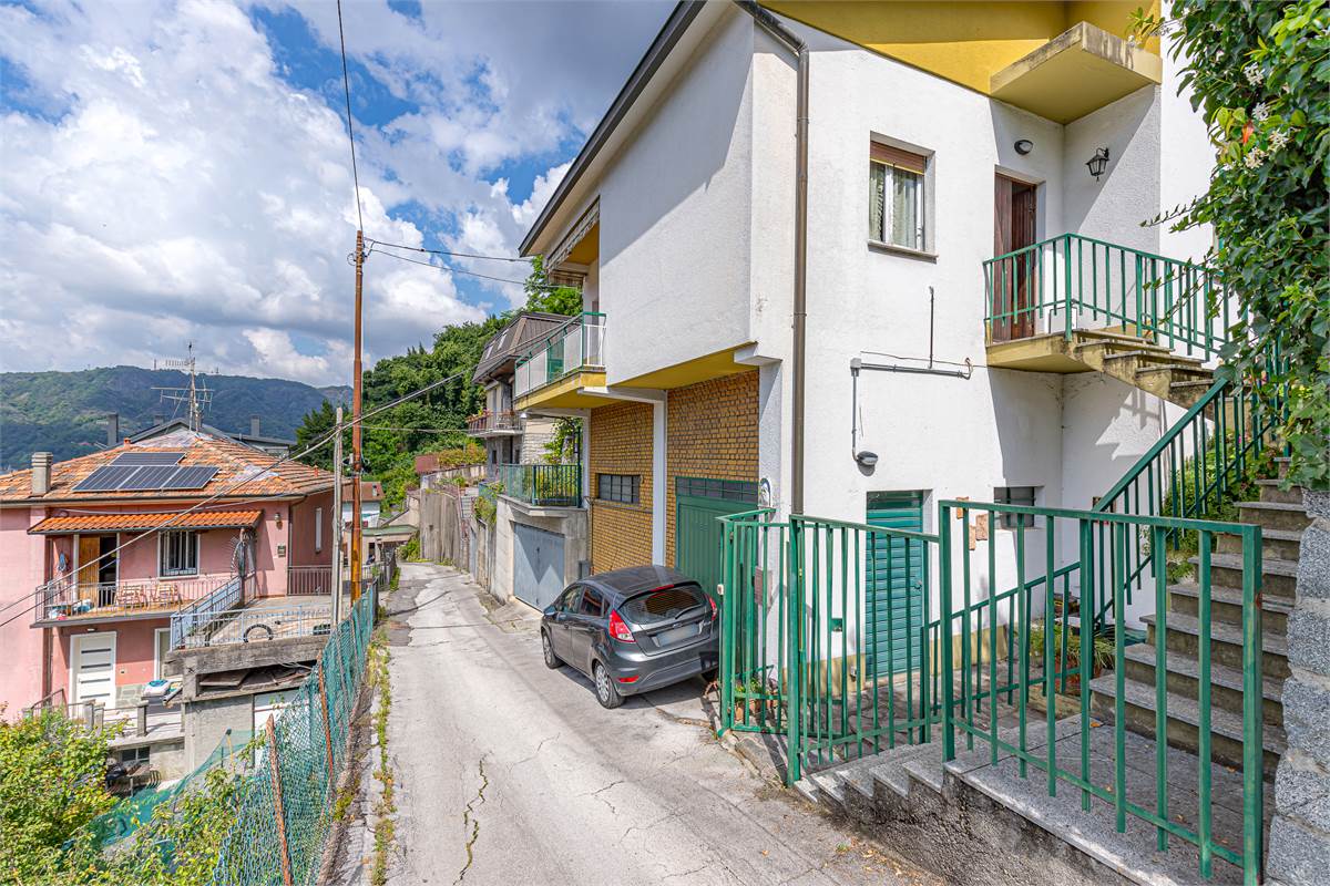 COMO casa indipendente in vendita