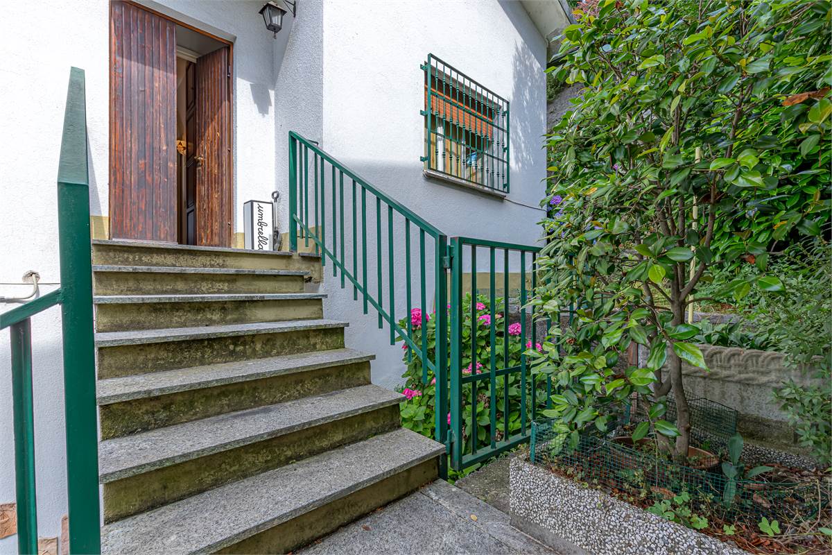COMO casa indipendente in vendita