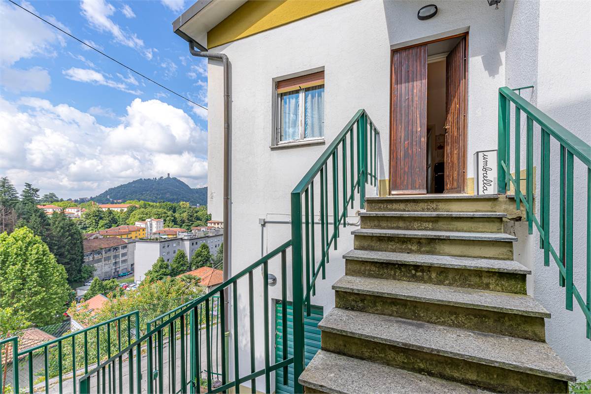 COMO casa indipendente in vendita