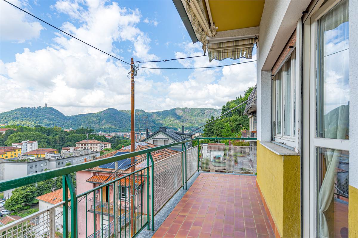 COMO casa indipendente in vendita
