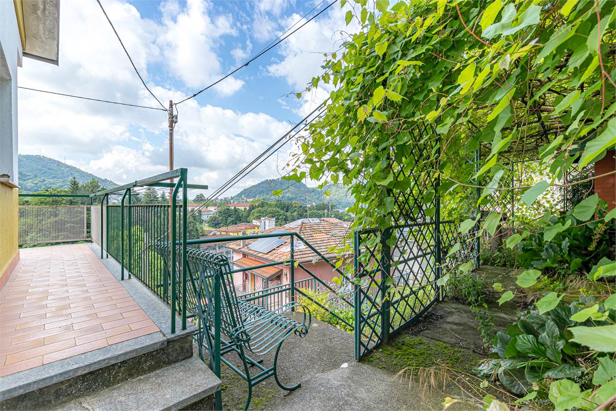COMO casa indipendente in vendita