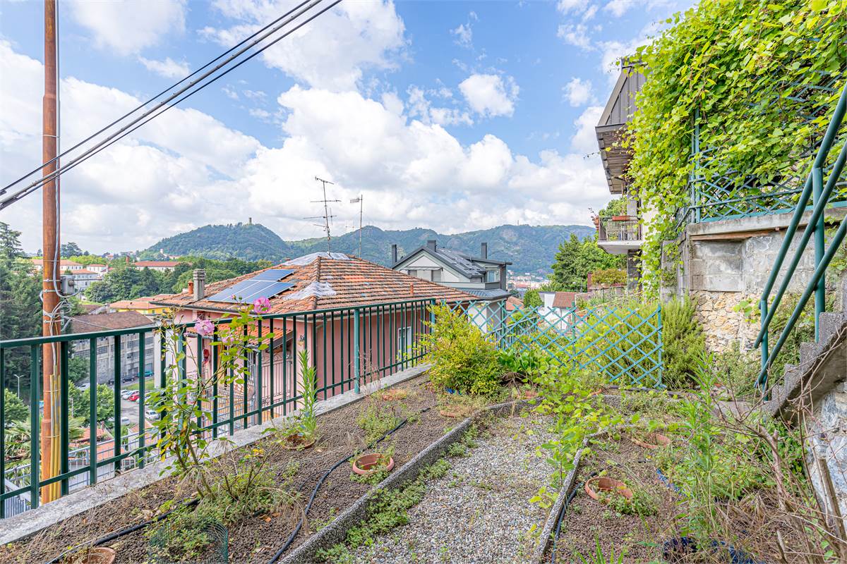 COMO casa indipendente in vendita