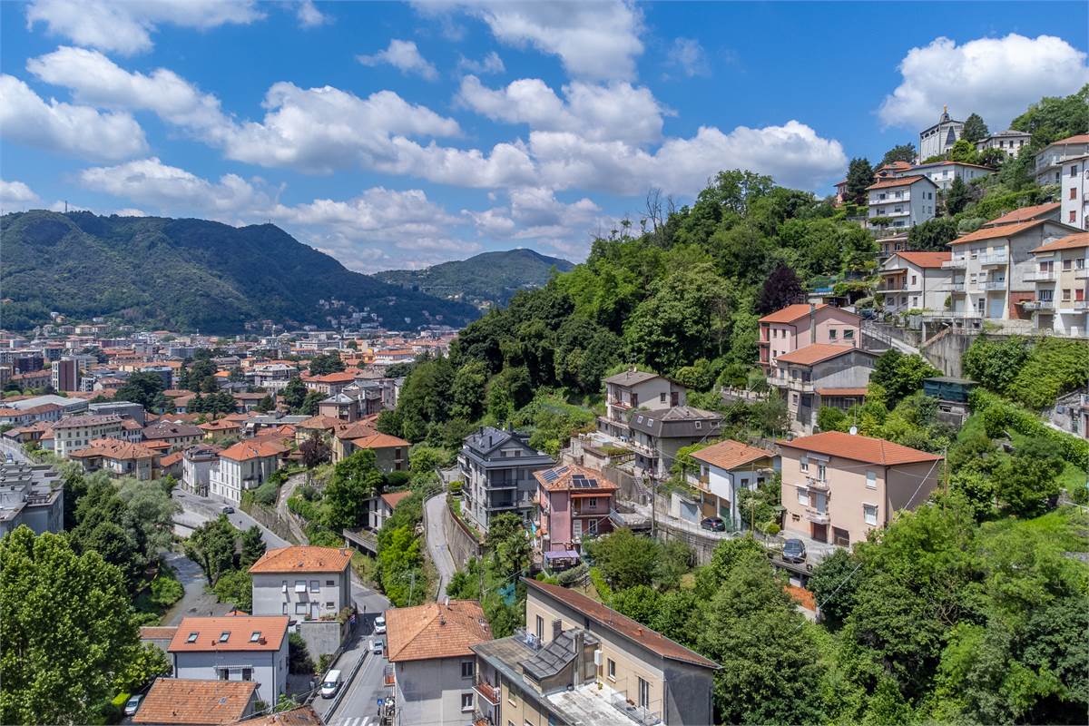 COMO casa indipendente in vendita