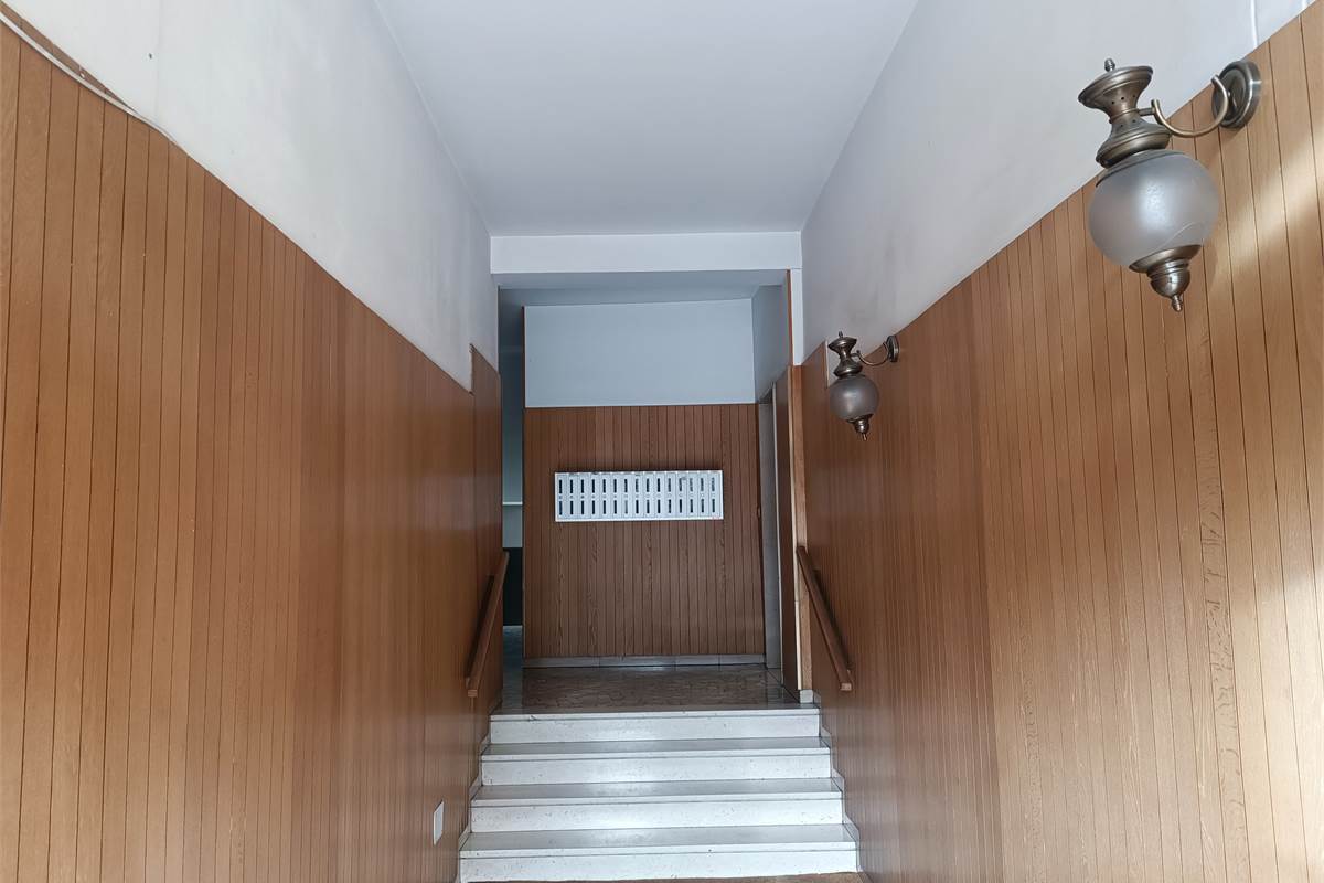 CERNOBBIO centrale trilocale da ristrutturare