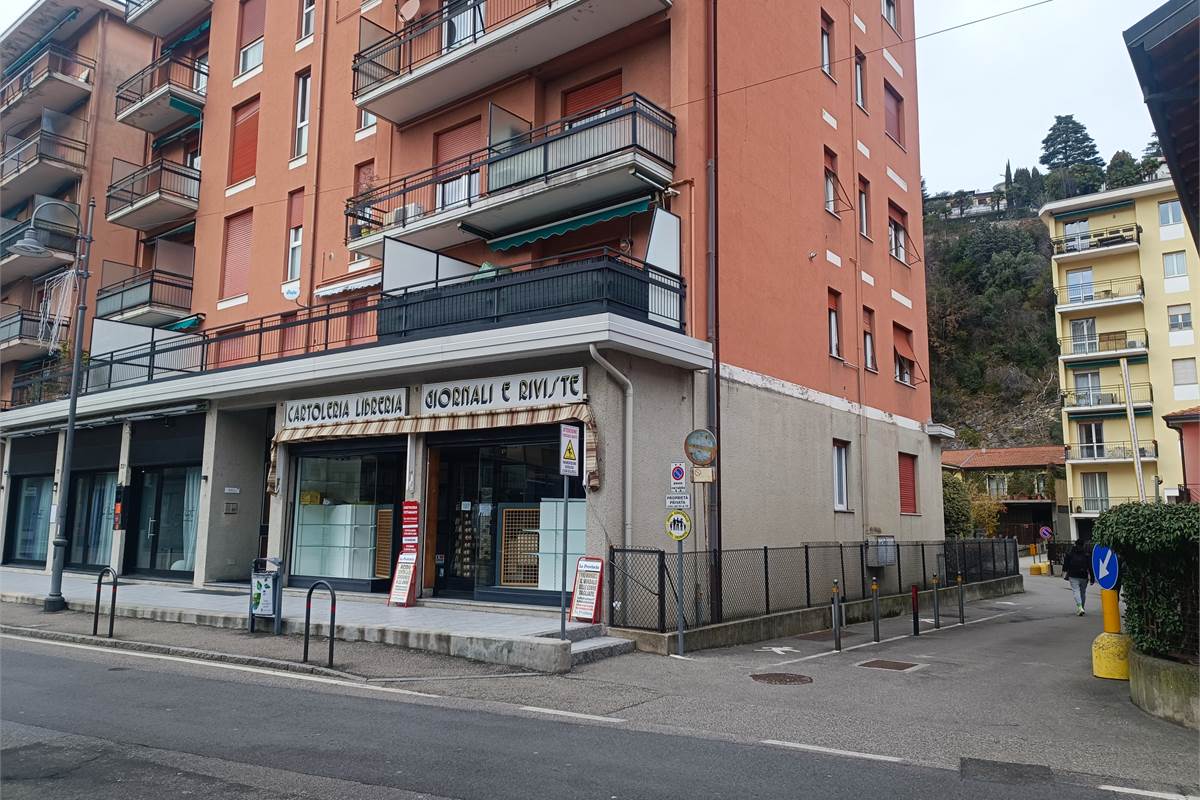 CERNOBBIO negozio in posizione centrale 