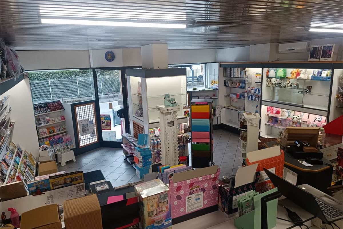CERNOBBIO negozio in posizione centrale 