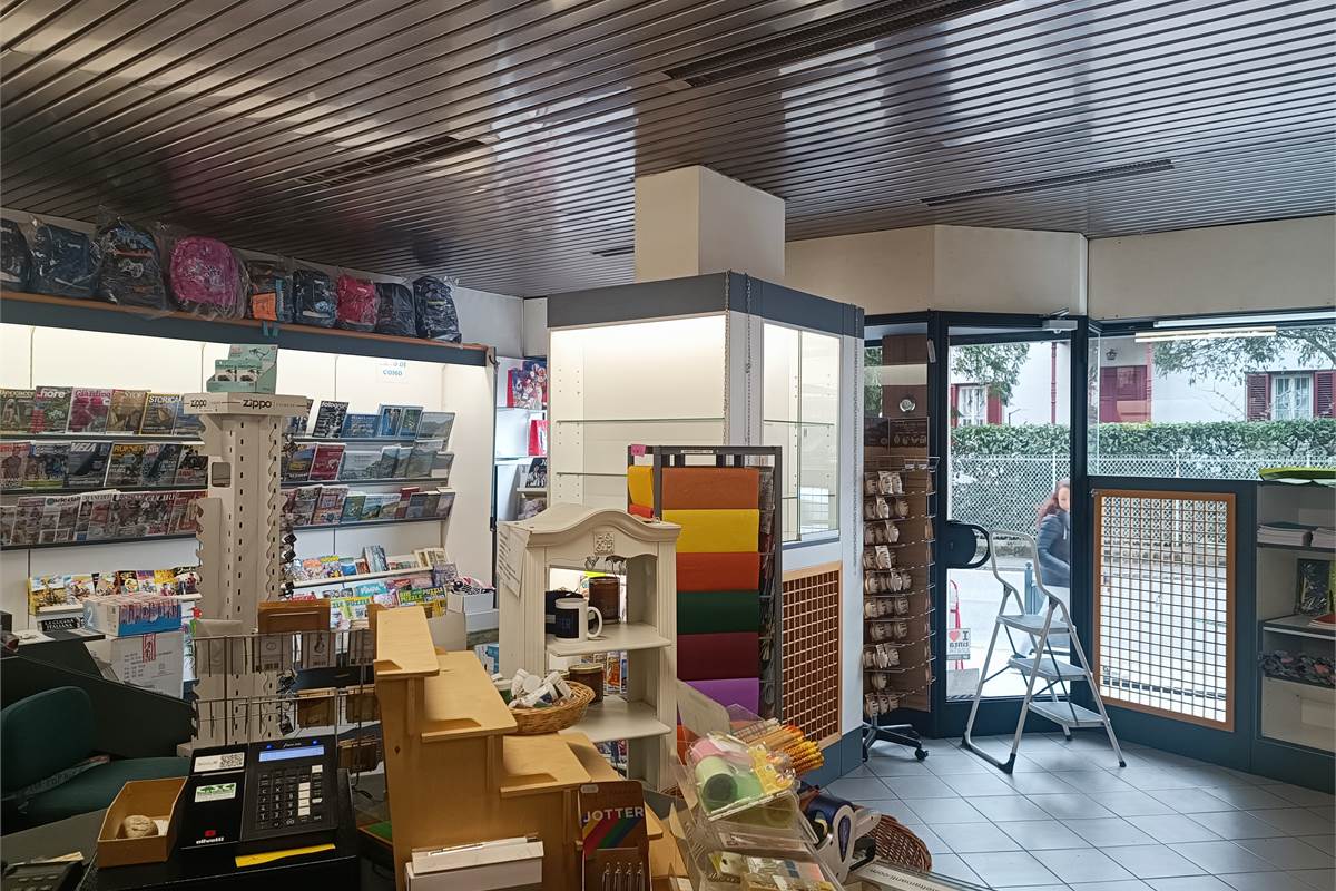 CERNOBBIO negozio in posizione centrale 