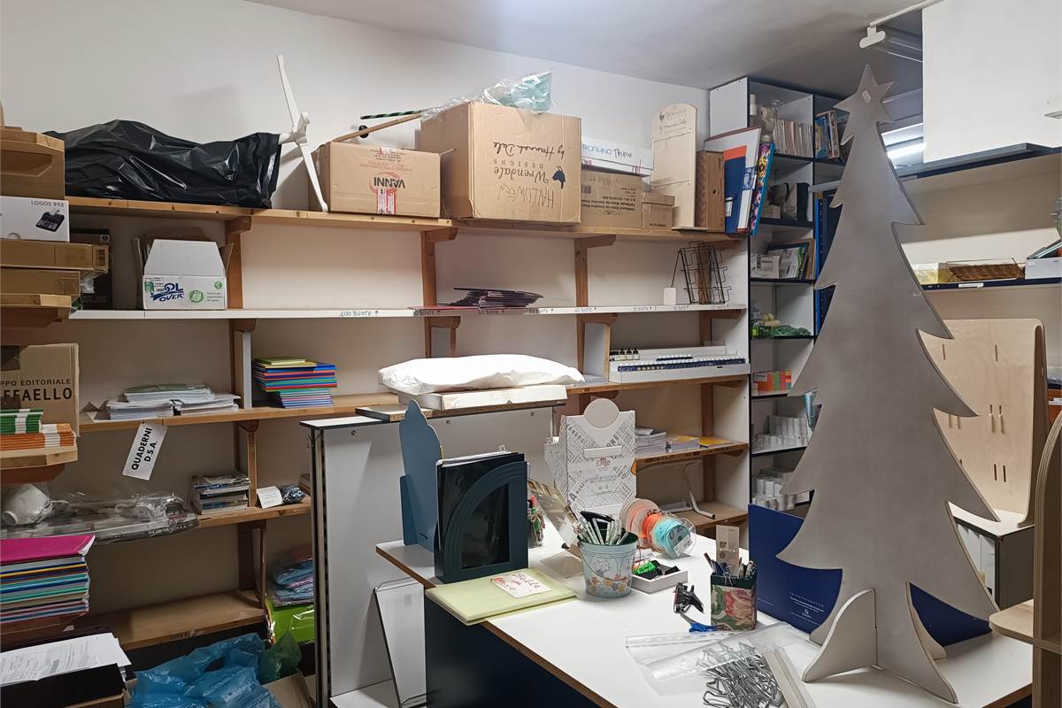 CERNOBBIO negozio in posizione centrale 