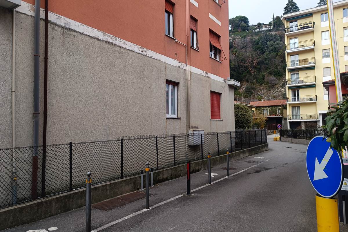 CERNOBBIO negozio in posizione centrale 