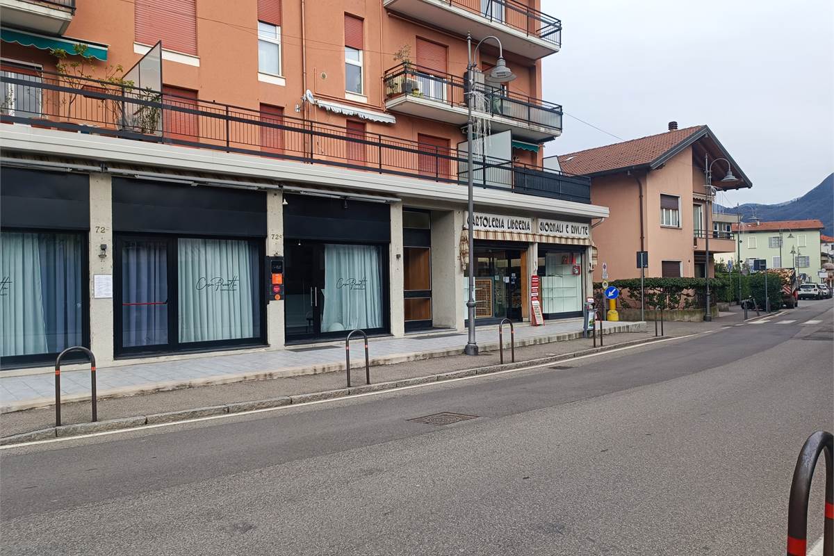 CERNOBBIO negozio in posizione centrale 