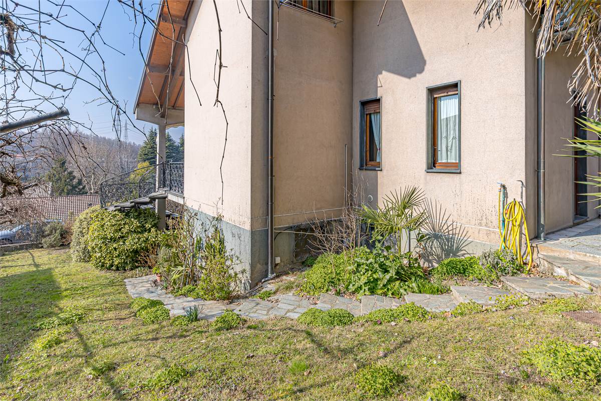 Vicinanze San Fermo ampia villa in vendita