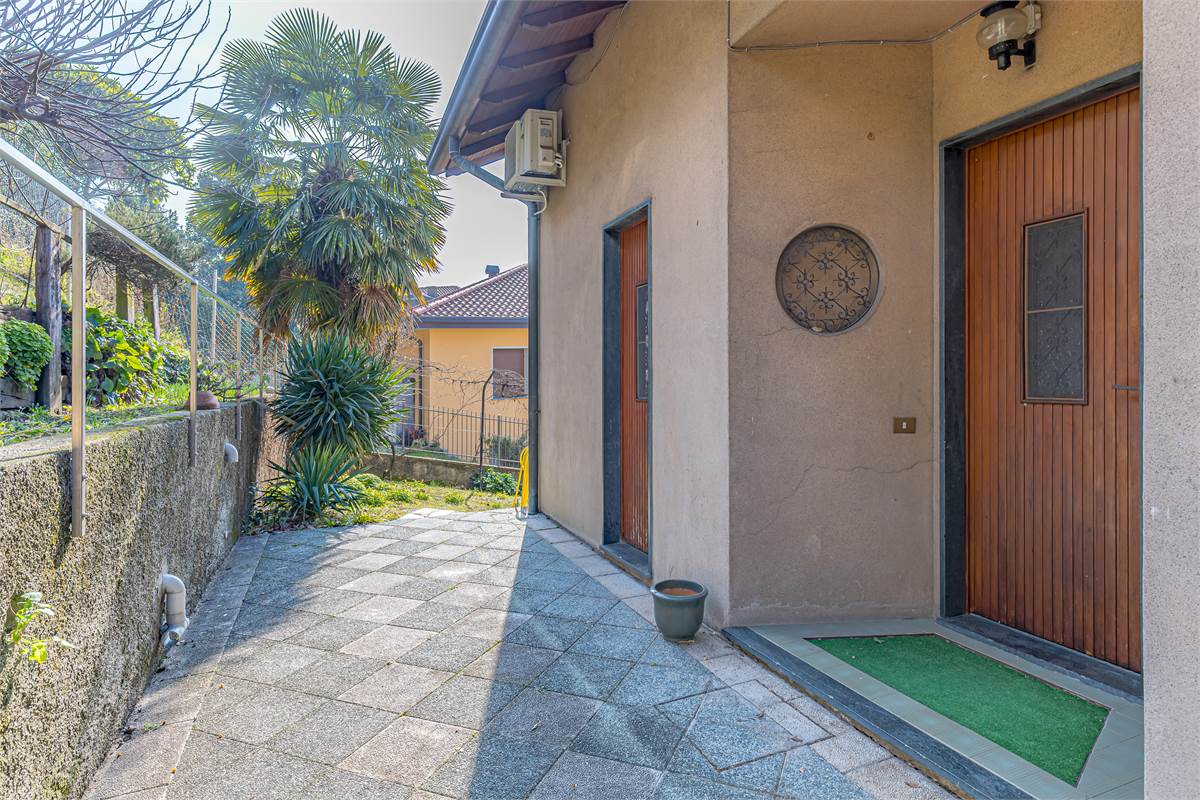 Vicinanze San Fermo ampia villa in vendita
