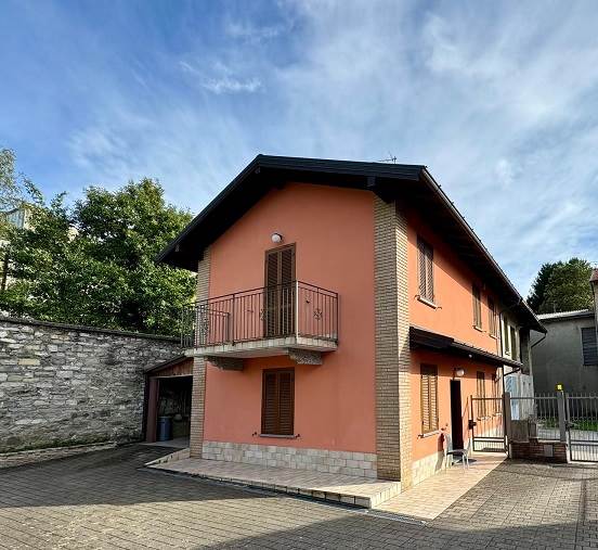 Casa singola in centro paese ad Olgiate Comasco