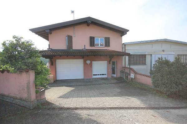 Capannone con uffici ad Olgiate Comasco