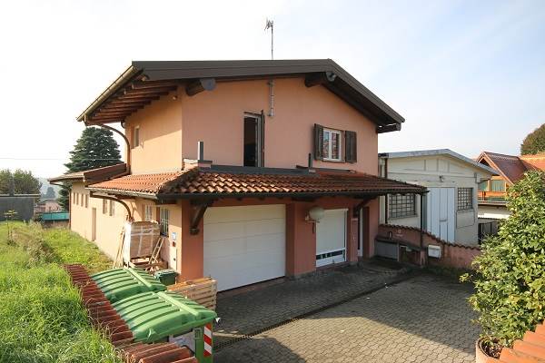 Capannone con uffici ad Olgiate Comasco