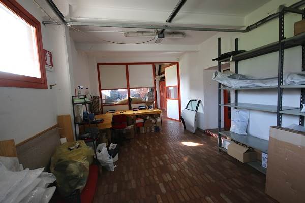 Capannone con uffici ad Olgiate Comasco