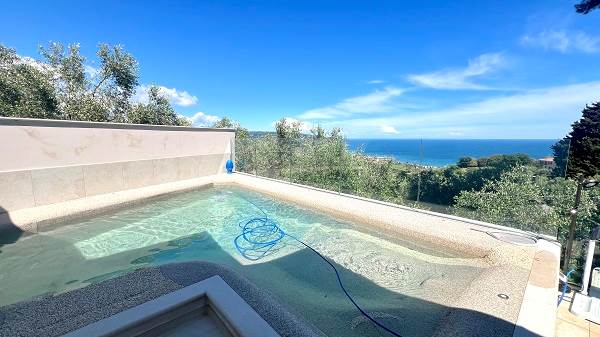 Splendida villa a Diano Marina